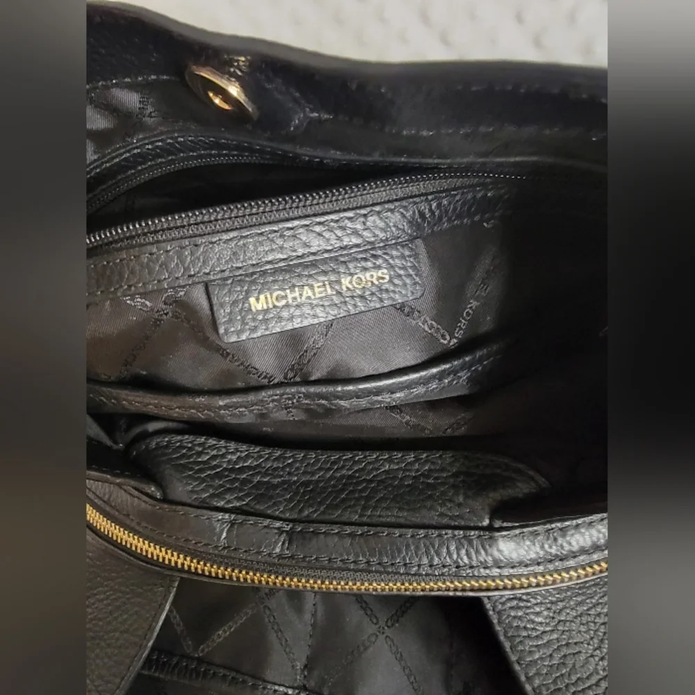 đź‘‘LOWSTART Excellent Used Condition Leather 3 Compartment MK Shouldebag - Picture 5 of 13